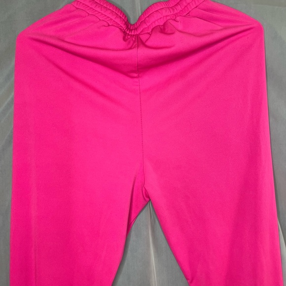 Pretty in Pink: Women’s Stretchy 2-Piece Crop Top and Pants Set (Size Medium) - Picture 7 of 9